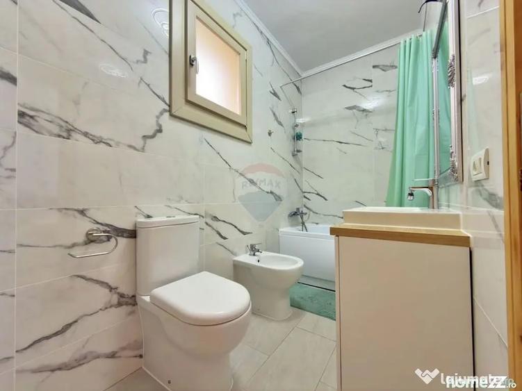Casă cu 7 camere cu Teren 357 Mp în Romanilor