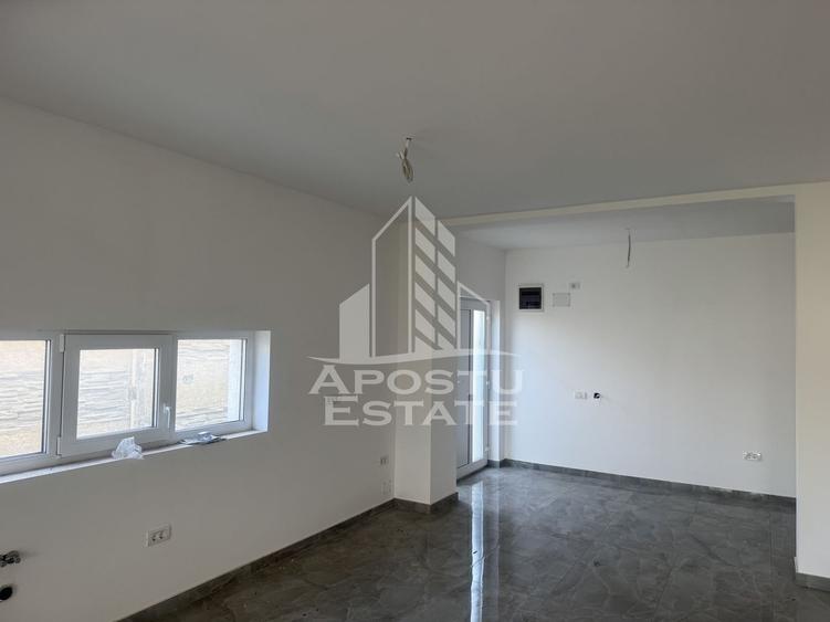 Duplex cu 4 camere cu Canalizare în Giarmata