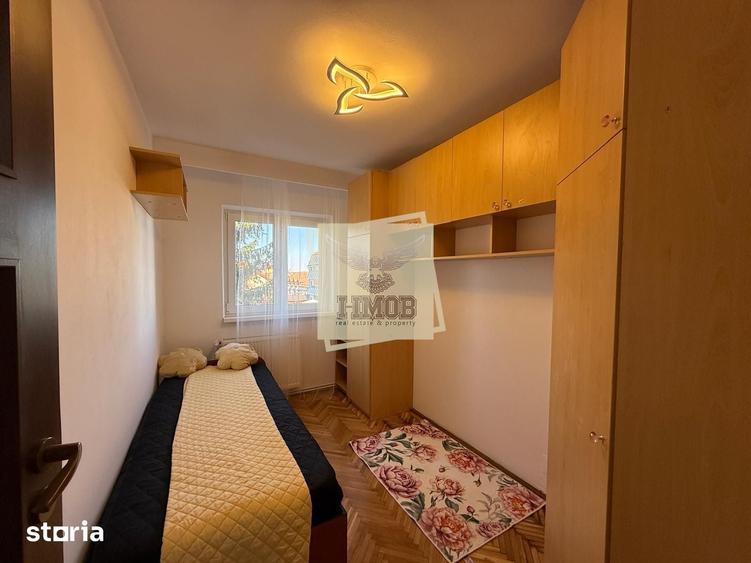 Apartament cu 4 camere decomandat în Valea Aurie