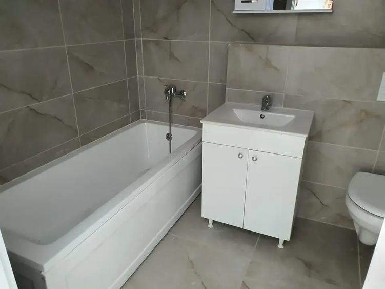 Apartament cu 2 camere decomandat în Titan