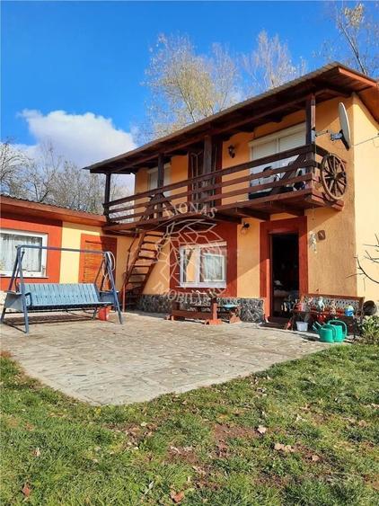 Casă individuală cu 3 camere cu Canalizare în Dumitra