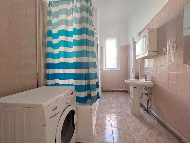 Apartament cu 3 camere decomandat, mobilat în Central