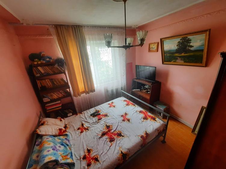 Apartament cu 3 camere, etajul 3/4, zona Dacia - 4