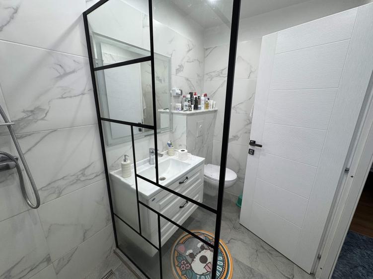 3 cam, bloc caramida, etaj 4 cu acoperis, str. Unirii - 20