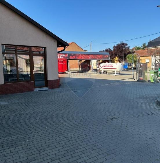 De inchiriat spatiu comercial  + posibilitate preluare statie GAZ - 4