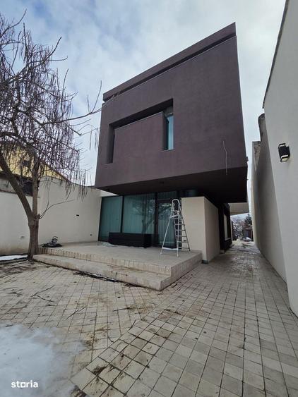 Vila cu arhitectura futurista si design avangardist la Cheie - 1