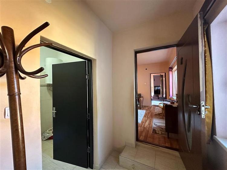 Casa Solida, pentru Familie extinsa,  cu Gradina si Teren, Doclin - 28