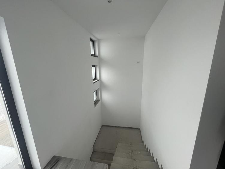 Sacalaz individuala P+E,Terasa,balcon,2 bai,5 camere,2 F.s - 12