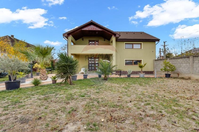 Casa noua pe colt si teren 1079 mp de vanzare in Macea,Arad - 2