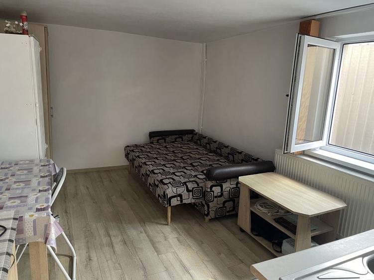 De inchiriat o camera cu baie - 3