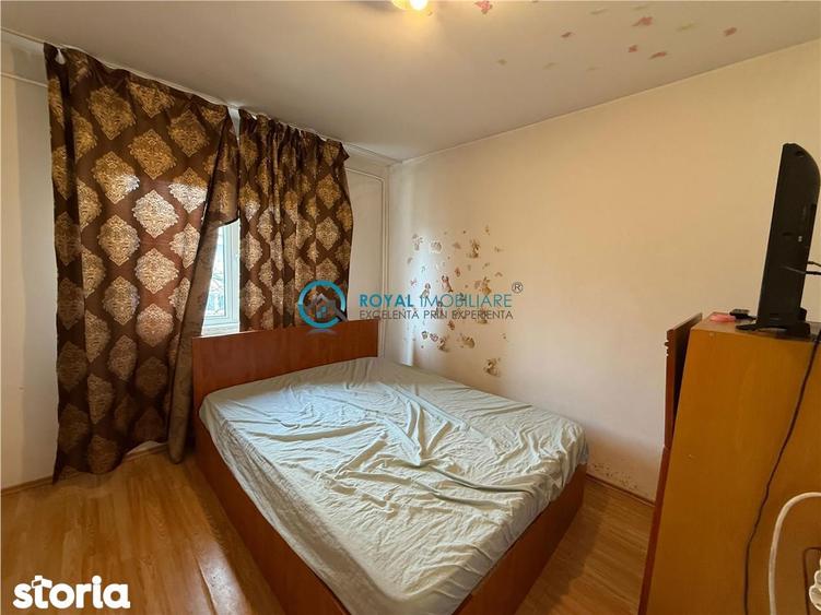 Royal Imobiliare - Vanzare Apartament zona 9 Mai - 2