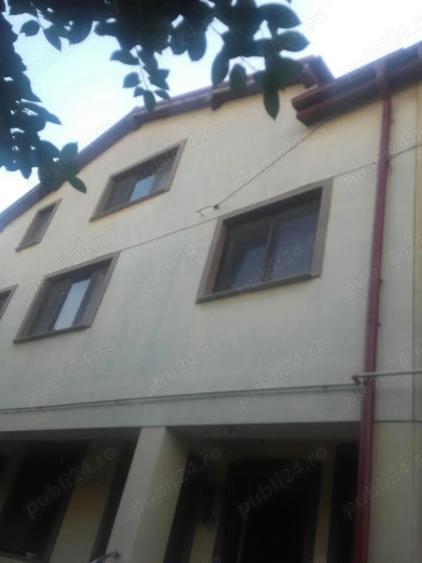 Vila cu 3 camere + mansarda si curte. - 1