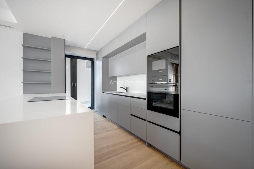Apartament cu 4 camere semidecomandat în Aviatorilor Apartament cu 4 camere semidecomandat în Aviatorilor