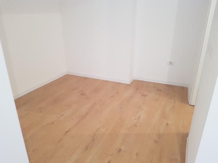 Vanzare apartament unicat, 2 camere, 2 bai, centrala proprie, sector 4 Hornbach - 5