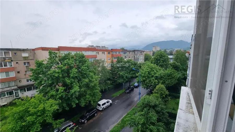 Apartament de 4 camere , zona Tractorul