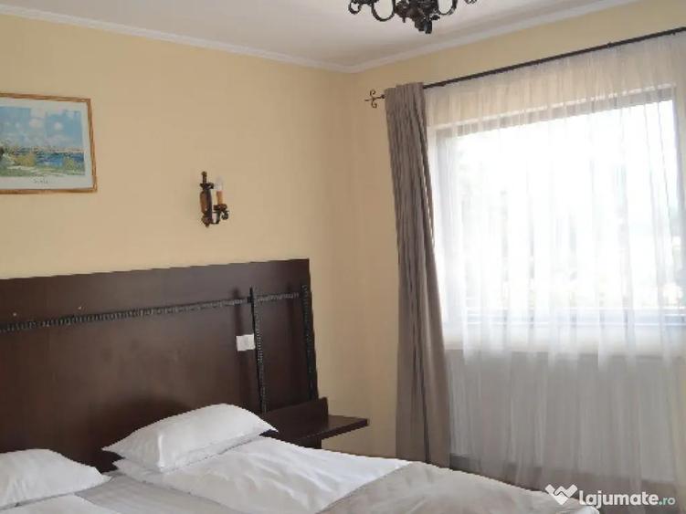 De vanzare pensiune situata in Busteni - 1