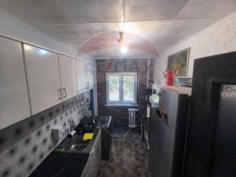 Vanzare ap 3 camere 2 bai etaj 1 complet decomandat  zona Miorita - 12