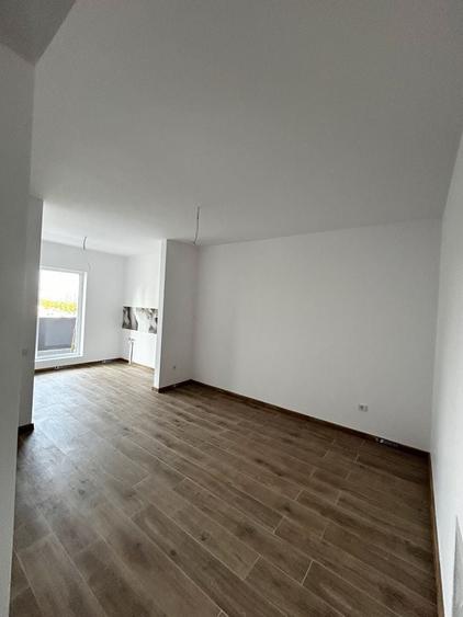 Apartament cu 2 camere decomandat în Titan