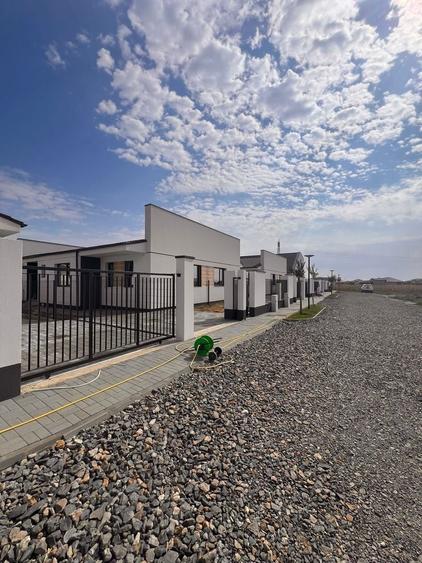 Comision 0%. Duplex pe parter.  Panouri solare.  328 mp teren.  La cheie. - 2