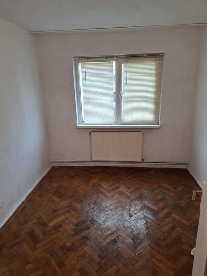 4 camere Banat , Decomandat / Centrală , Amplasament DEOSEBIT - 8