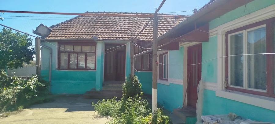 Casă cu 1 camere cu Teren 1300 Mp în Central