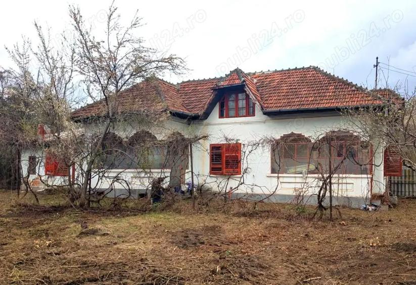 Casa brancoveneasca + teren generos - Pucioasa, zona Patrana ideal pentru renovare sau constructie - 7