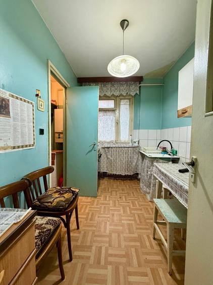 Tătărași - Posta , apartament 4 camere , decomandat , etaj 1 - 4