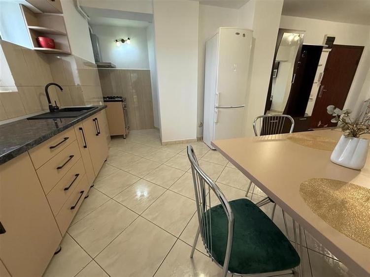 Ultracentral 3 camere decomandate etaj 2! - 4