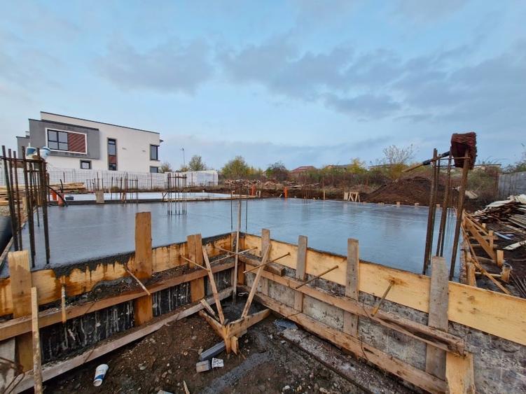 Vila lux, str Pădurii-Lebada, 5 camere, 3 bai, curent 380 kw, COMISION  0padurii - 7