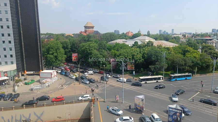 Piata Victoriei, stradal, ideal birouri, nemobilat, vedere spre Guvern