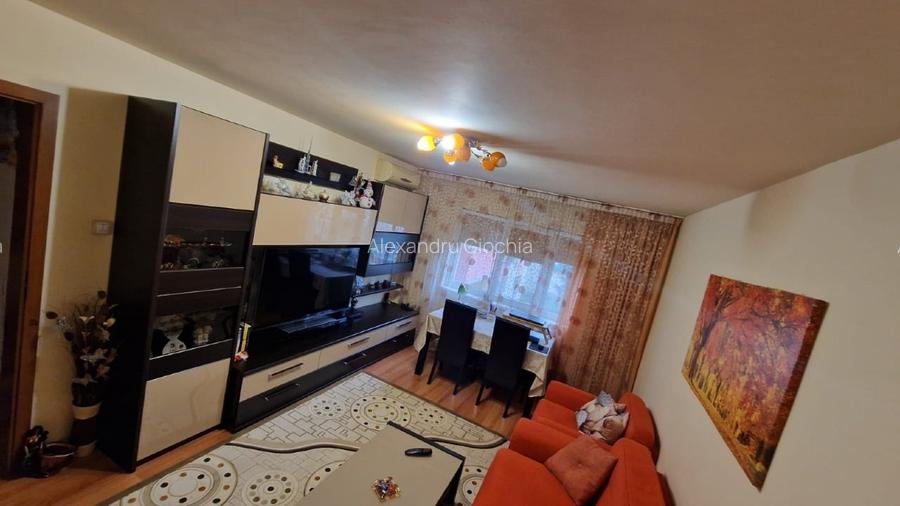 Vand apament 4 camere