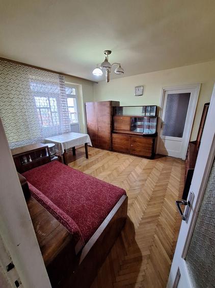 Vand apartament 2 camere strada principala - 1