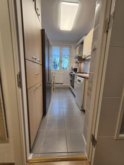 Apartament cu 4 camere în Brâncoveanu