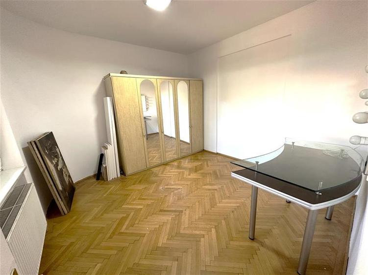 Inchiriere apartament cu 4 camere Rosetti Bloc Interbelic - 9