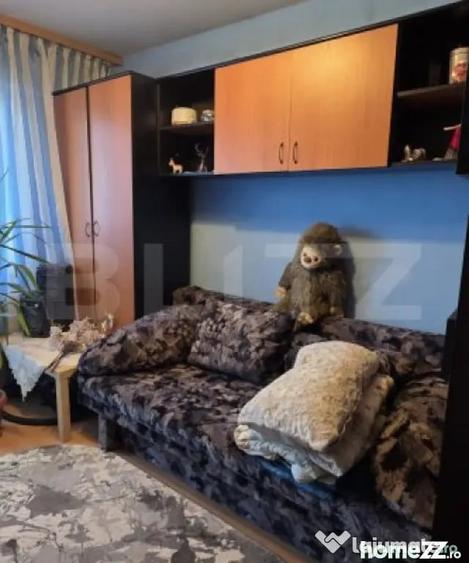 Apartament cu 4 camere decomandat în B-dul București