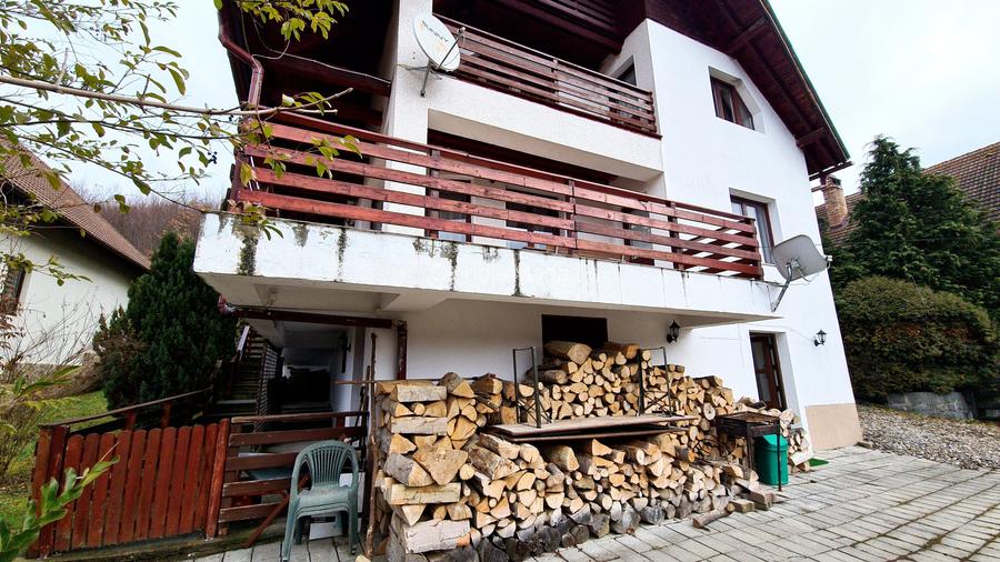 Casă individuală cu 6 camere în Dobârlău