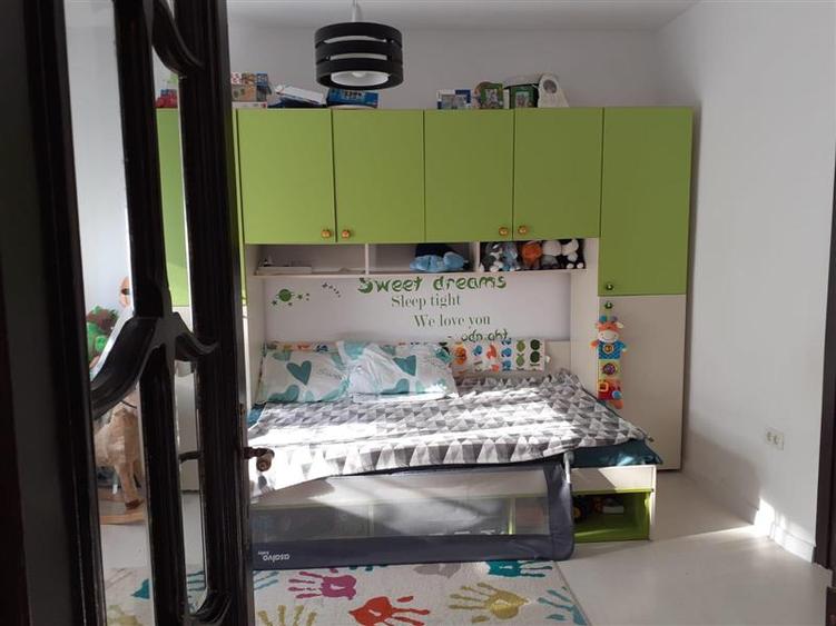 Apartament cu 3 camere semidecomandat, mobilat în Bucureștii Noi
