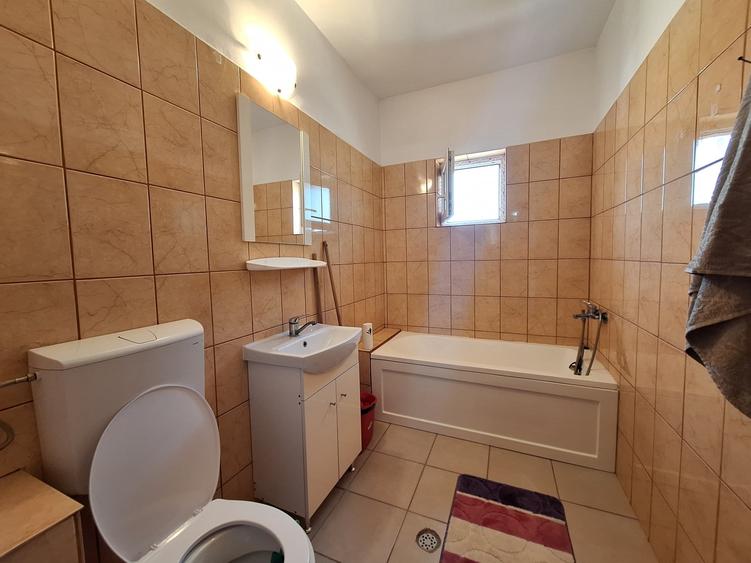 Apartament cu 2 camere semidecomandat, mobilat în Florești