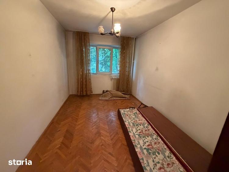 Apartament cu 3 camere semidecomandat în Dristor
