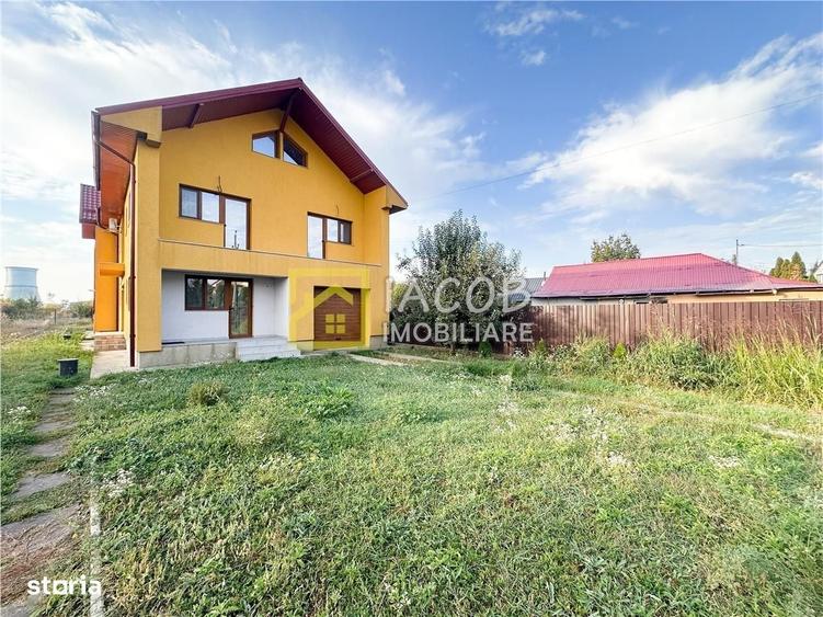 Casă cu 4 camere în Letea Veche