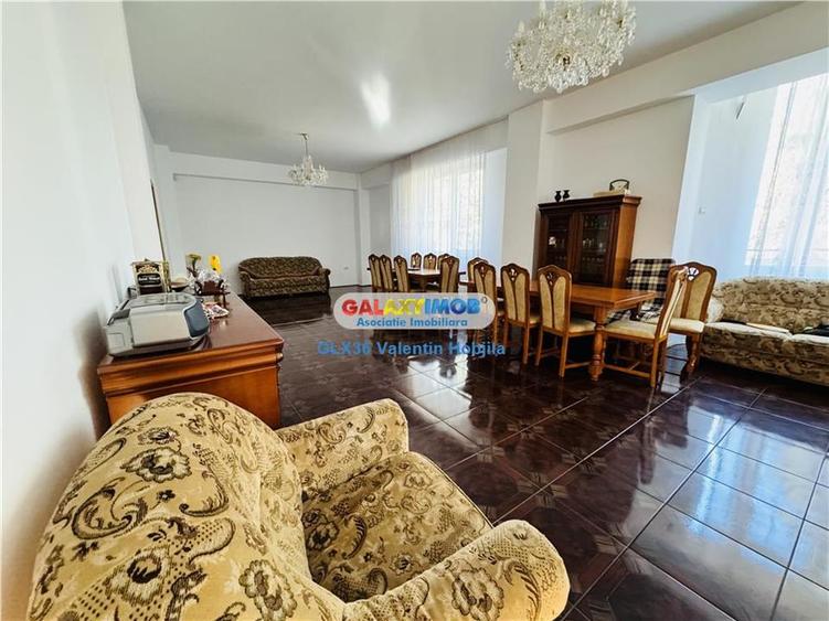 Casă cu 12 camere cu Garaj în Orizont