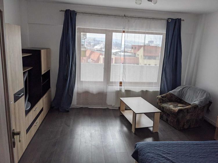 Garsonieră decomandată în Central