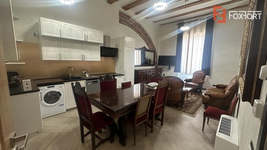 Apartament cu 2 camere decomandat, mobilat în P-ța Victoriei