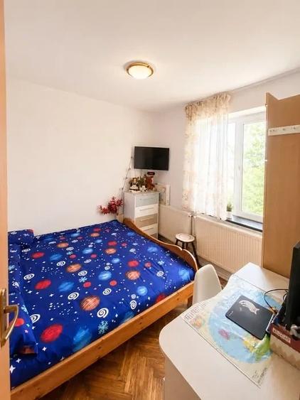 Apartament cu 4 camere decomandat în Central