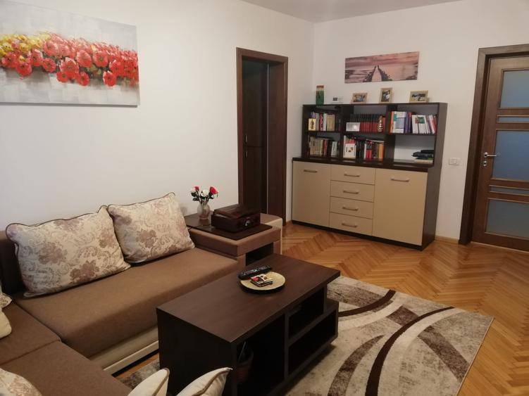 Apartament cu 4 camere semidecomandat în Titan