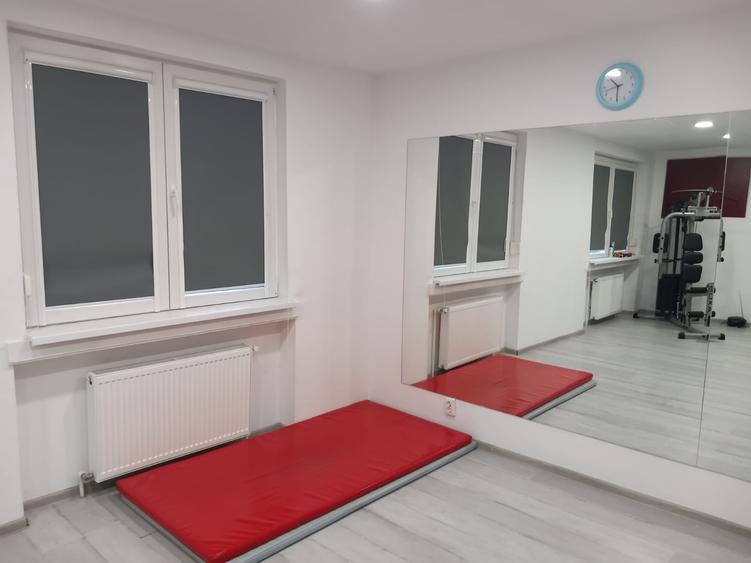 Apartament cu 3 camere decomandat în Victoriei