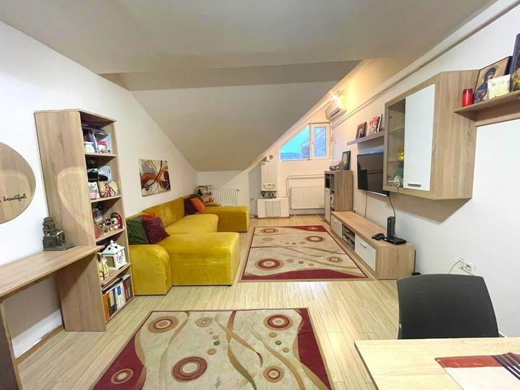 Apartament cu 2 camere decomandat în Roșu
