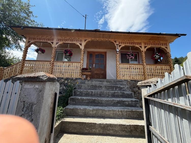 Casă individuală cu 2 camere cu Teren 1400 Mp în Răcoasa