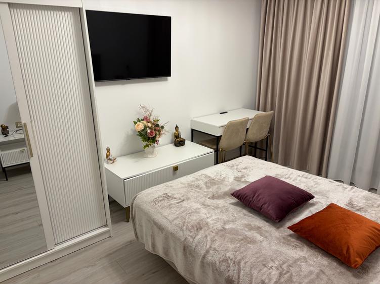 Apartament cu 4 camere decomandat în Central