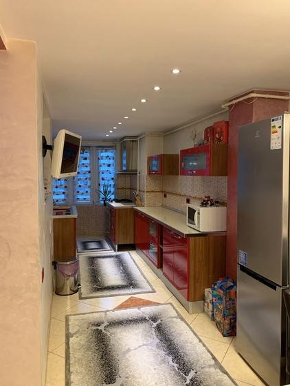 Apartament cu 4 camere decomandat în Central